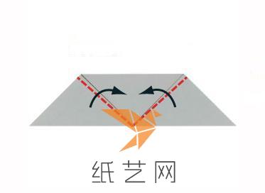 將兩邊的角斜著折疊到中間的位置