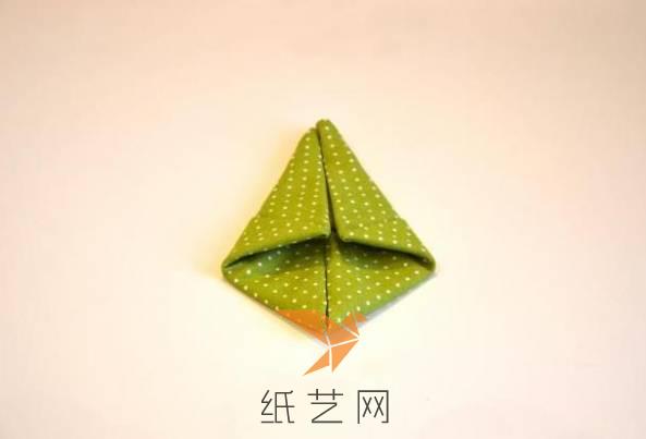 左邊也折疊到中間的位置