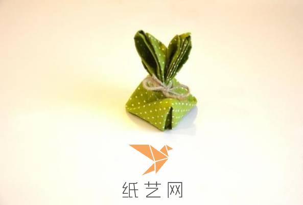 翻一下立起來就是一個小兔子的樣子了