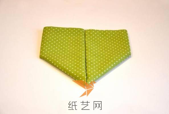 右邊也向上折疊
