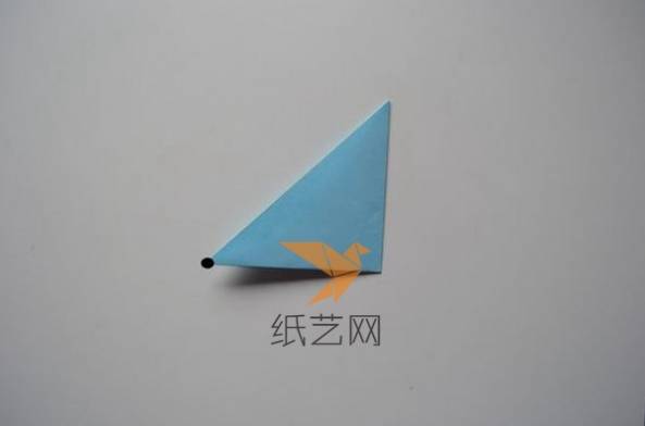 然后把右邊的角折到左邊