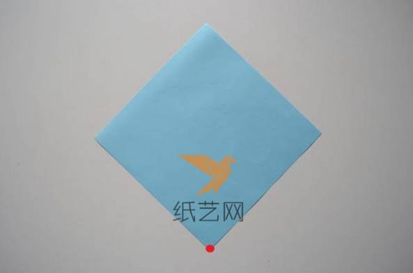制作折紙小兔子需要用到正方形的紙張