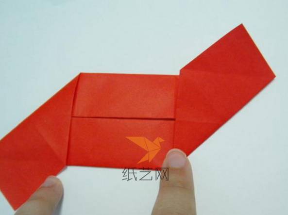 再向相反的方向折疊來制作折痕