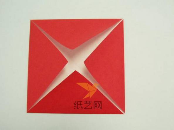 四個角都折疊到中點的位置