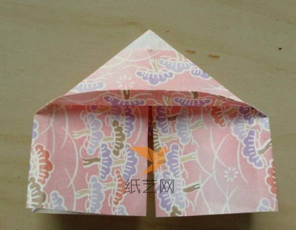 將下面的邊向上折一下